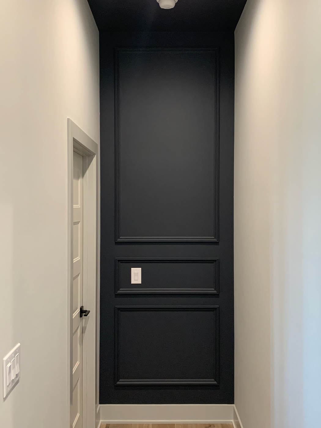 Interior accent dark wall | Coventry Ridge II | Kimberly Cahoy Design